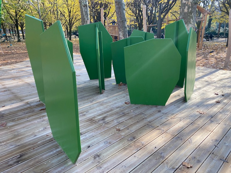 jardin du luxembourg playground maze pic