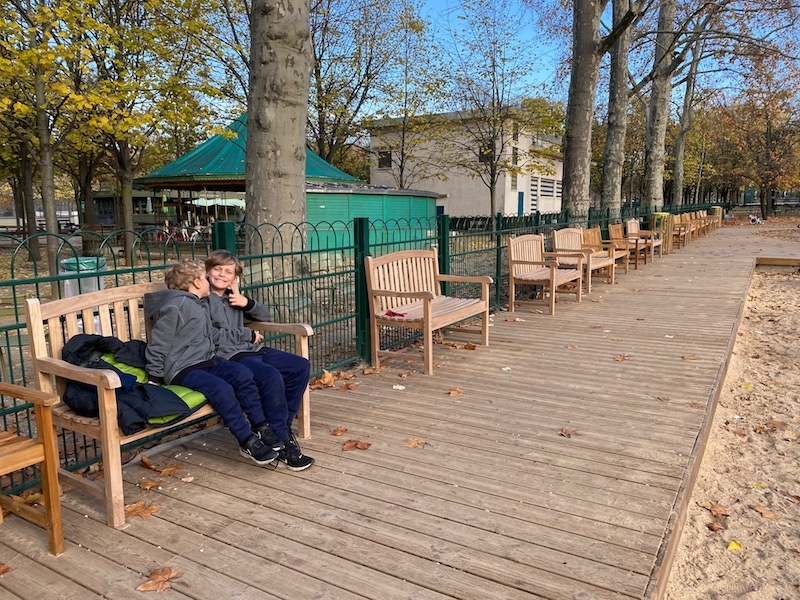 seating at jardin du luxembourg playground pic 