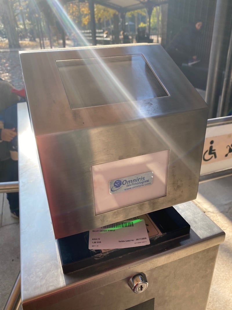 jardin du luxembourg playground ticket machine 1