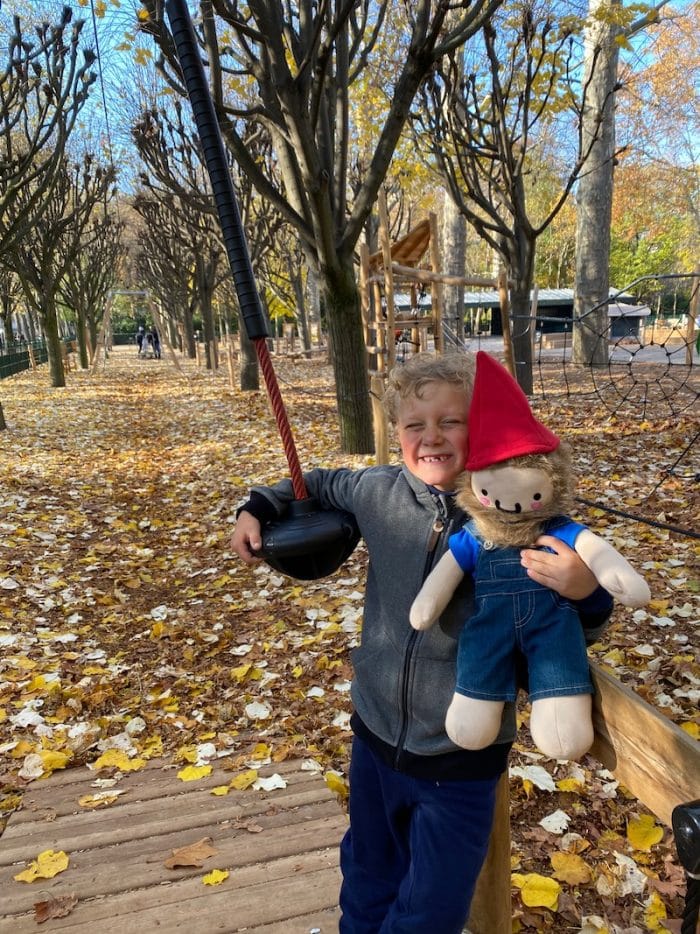 BEST PLAYGROUNDS in PARIS pic 