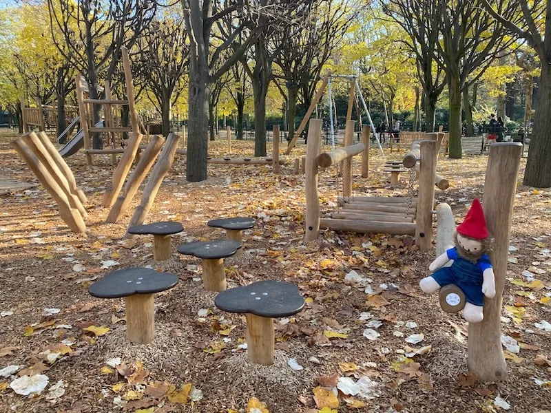 jardin du luxembourg playground for toddlers