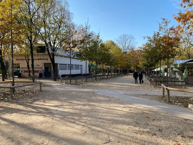 entrance road to jardin du luxembourg playground