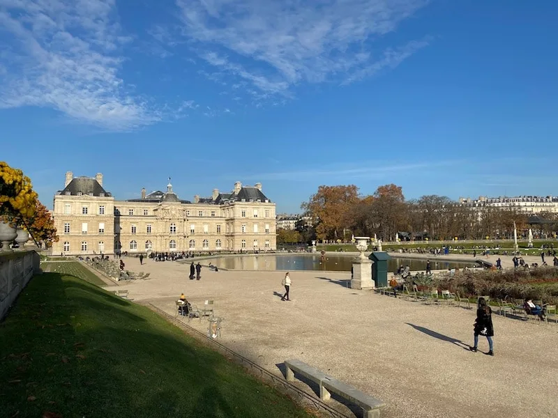 view of pond and palace at jardin du luxembourg gardens
