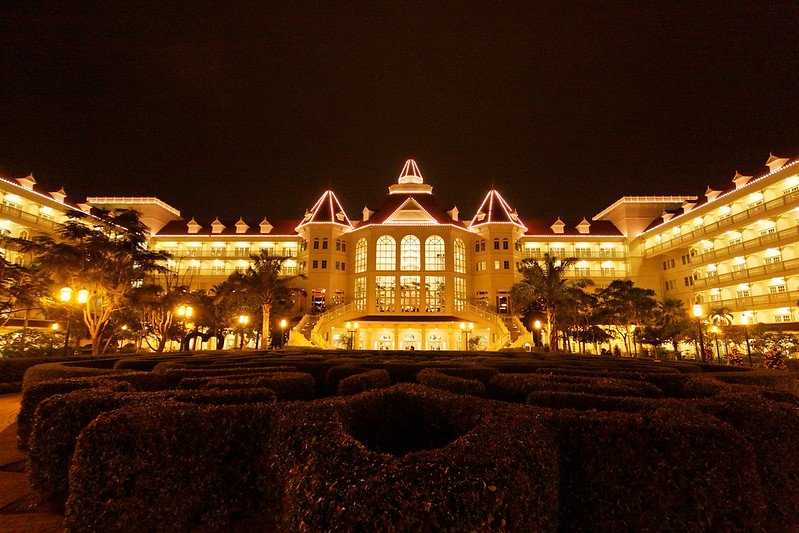 hong kong disneyland hotel at night pic