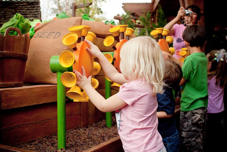 interactive queue at winnie the pooh ride MK by rain0975