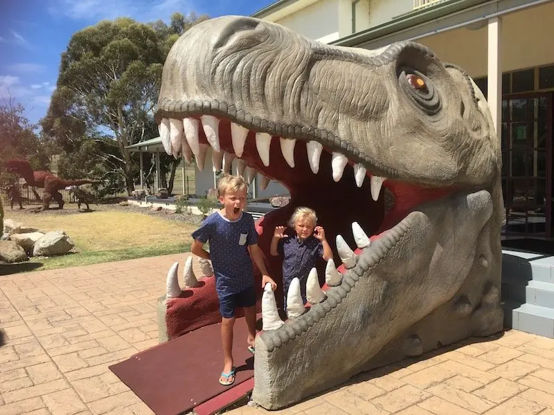 dinosaur park in canberra pic