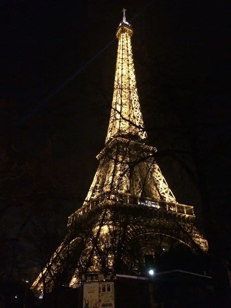 eiffel tower at night lit up