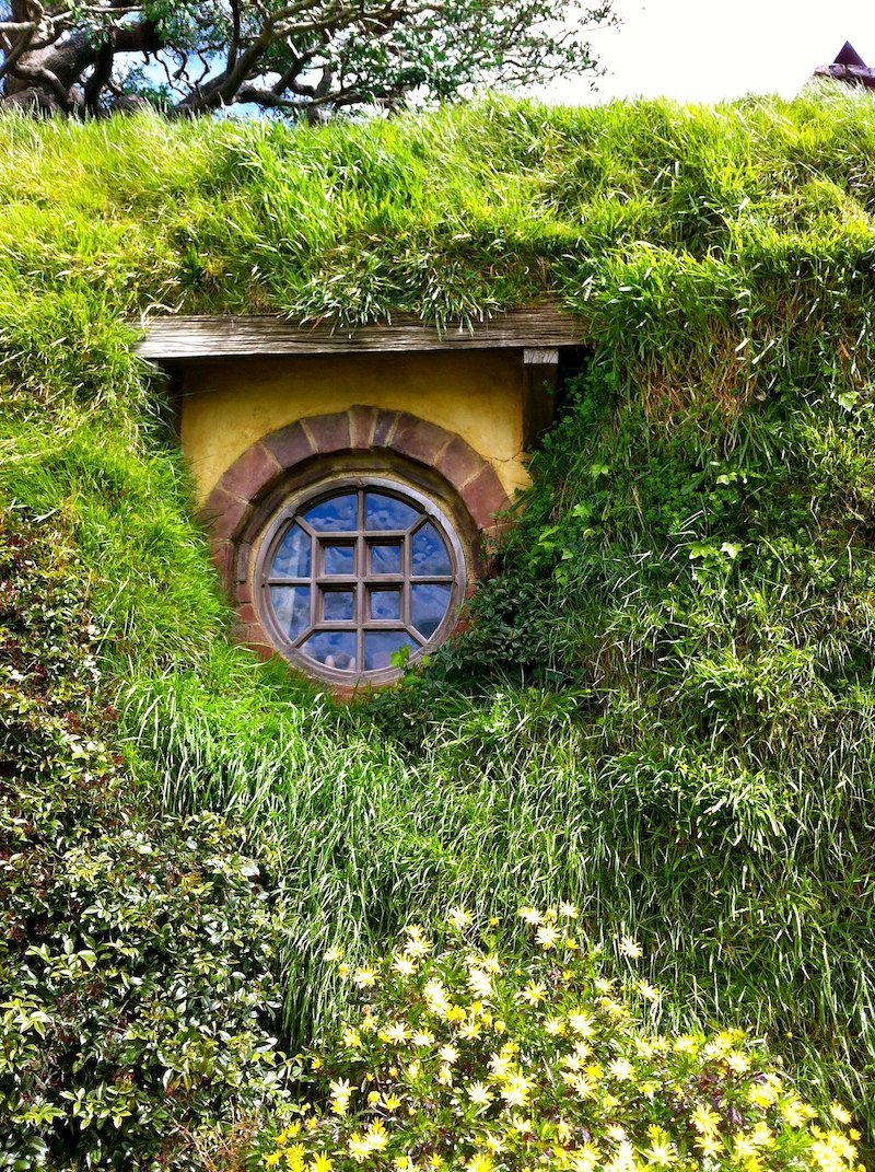 hobbiton middle earth movie set window pic by maria nayef