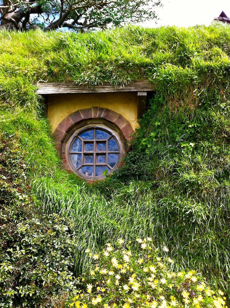 hobbiton tours promo code hobbiton middle earth movie set window pic by maria nayef