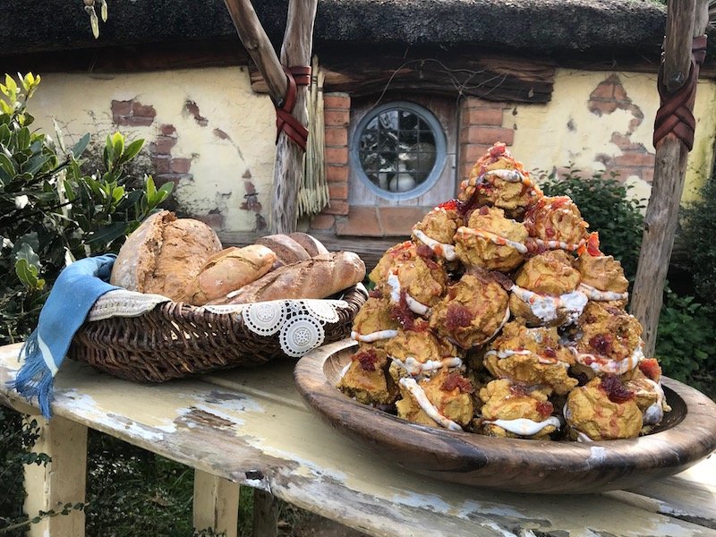 hobbiton tours promo code movie set tour food props pic