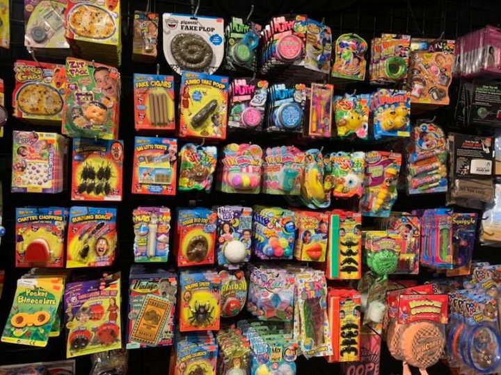 47+ BEST SOUVENIRS FROM NEW YORK & WHERE TO BUY THEM!