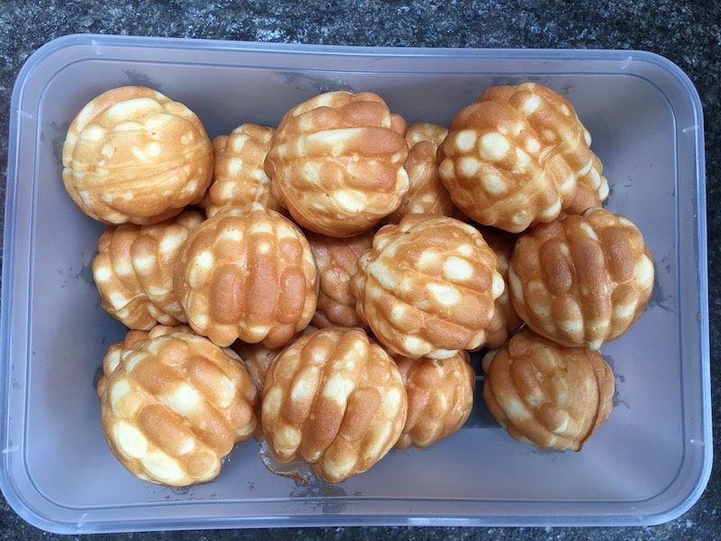 photo - emperor puffs sydney cream puffs in container