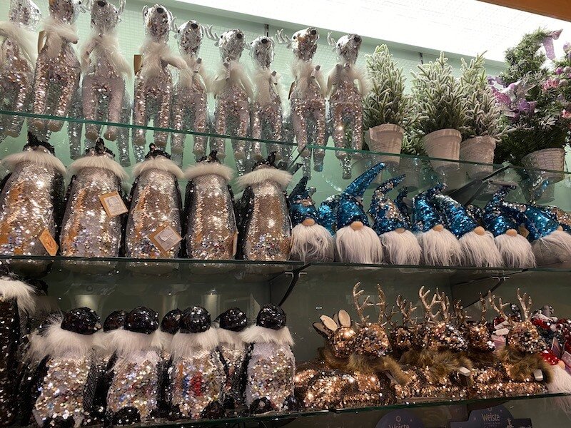 Image - Christmas house gift shop glitter santas