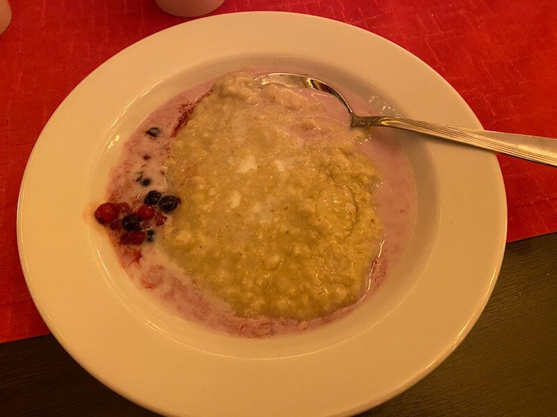 Image - Christmas house restaurant porridge with berries