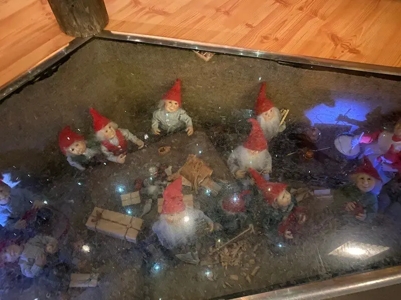 Image - Christmas house santa and exhibition elves underfloor