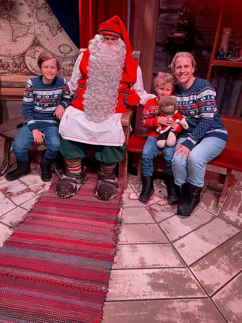 Image - Santa Claus Office family photo