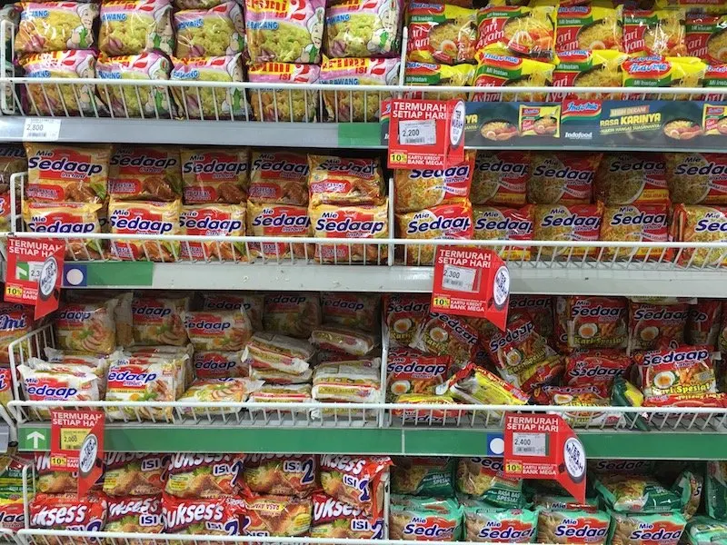 Carrefour Bali Supermarket noodle and rice aisle pic