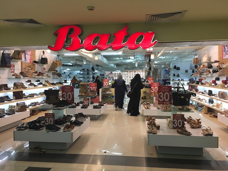 Carrefour shops Bata shoes shop pic