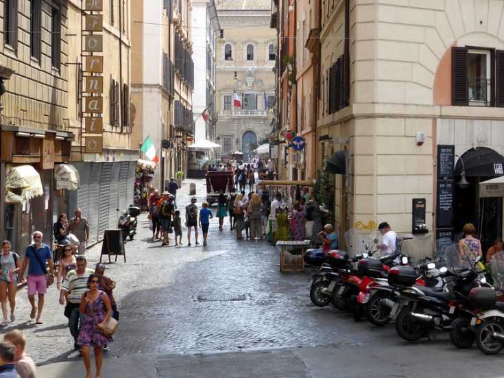 FIND THE BEST LEATHER SHOPS IN ROME ON THIS STREET!