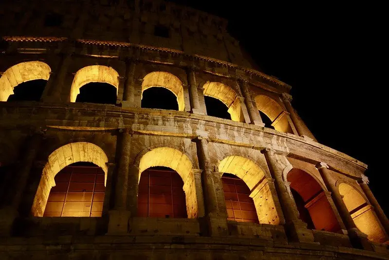 colosseum at night by sonse