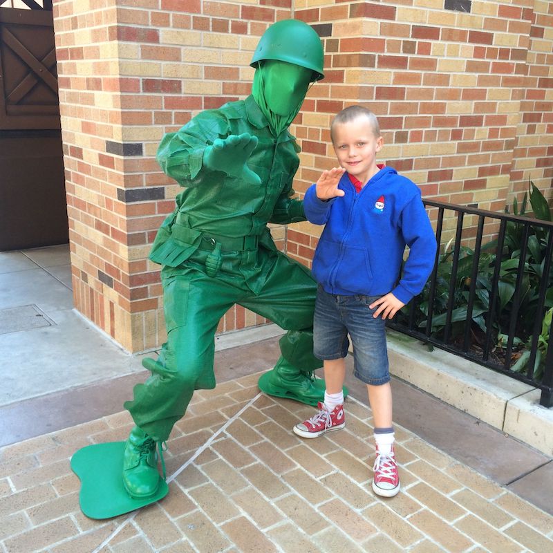 disney hollywood studios toy story green army men pic 800