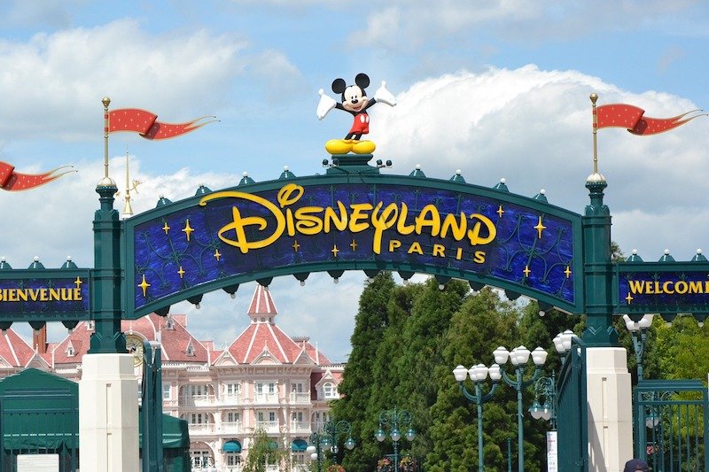 disneyland-paris-entrance-gates 800