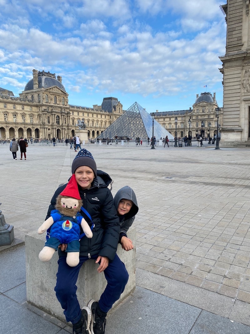 getting to the louvre for kids in paris