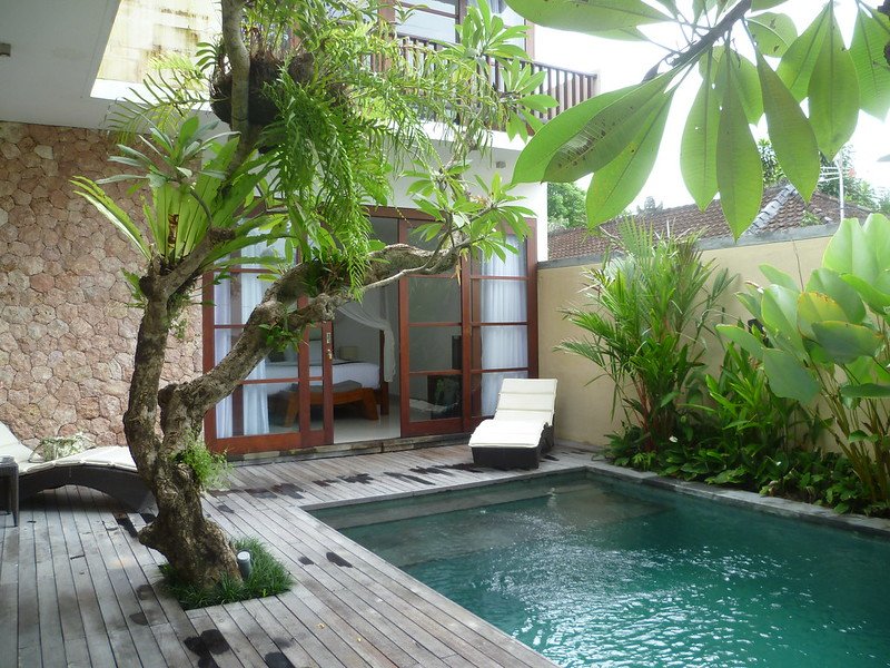 how to avoid mosquitos in bali at hotel accommodation - by tjeerd wiersma flickr 