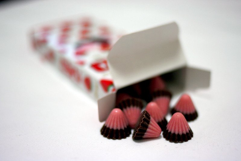japanese chocolate - meiji apollo strawberry chocolate pic by christian kadluba