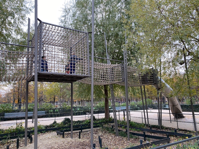 aire de jeux paris playground structure pic