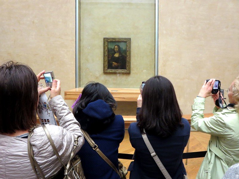 louvre museum mona lisa painting with crowds pic by david stanley 