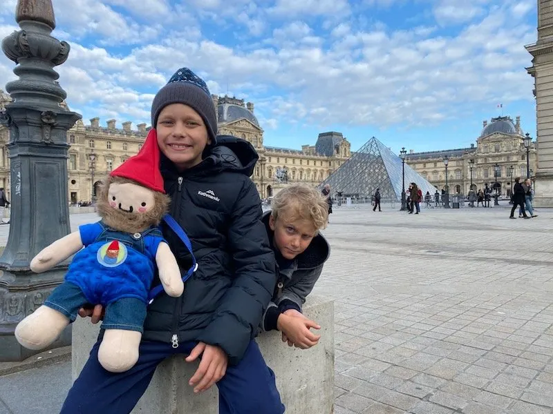 louvre museum with kids ned and jack pic