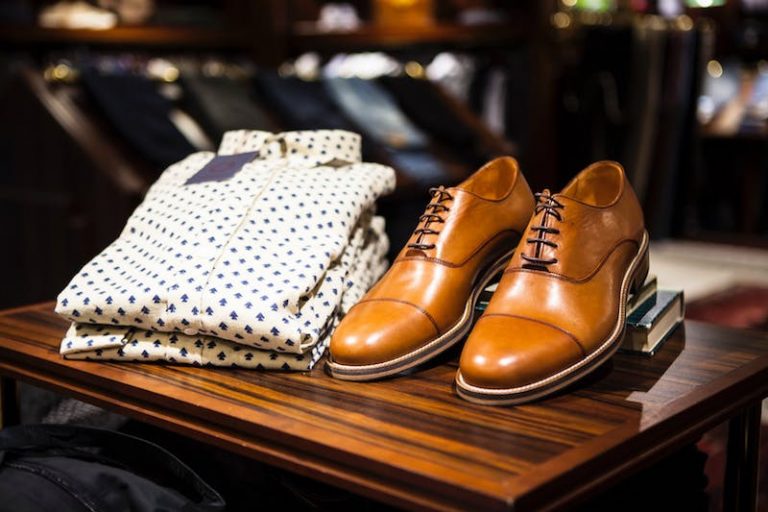 FIND THE BEST LEATHER SHOPS IN ROME ON THIS STREET!
