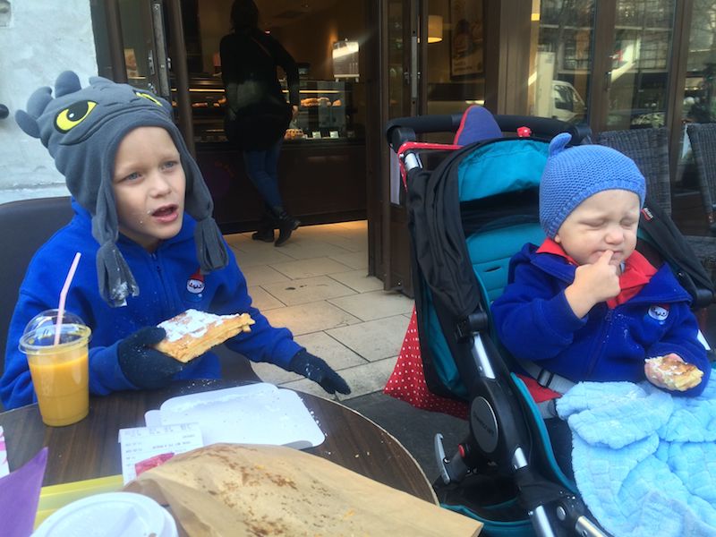 kids in paris breakfast pic