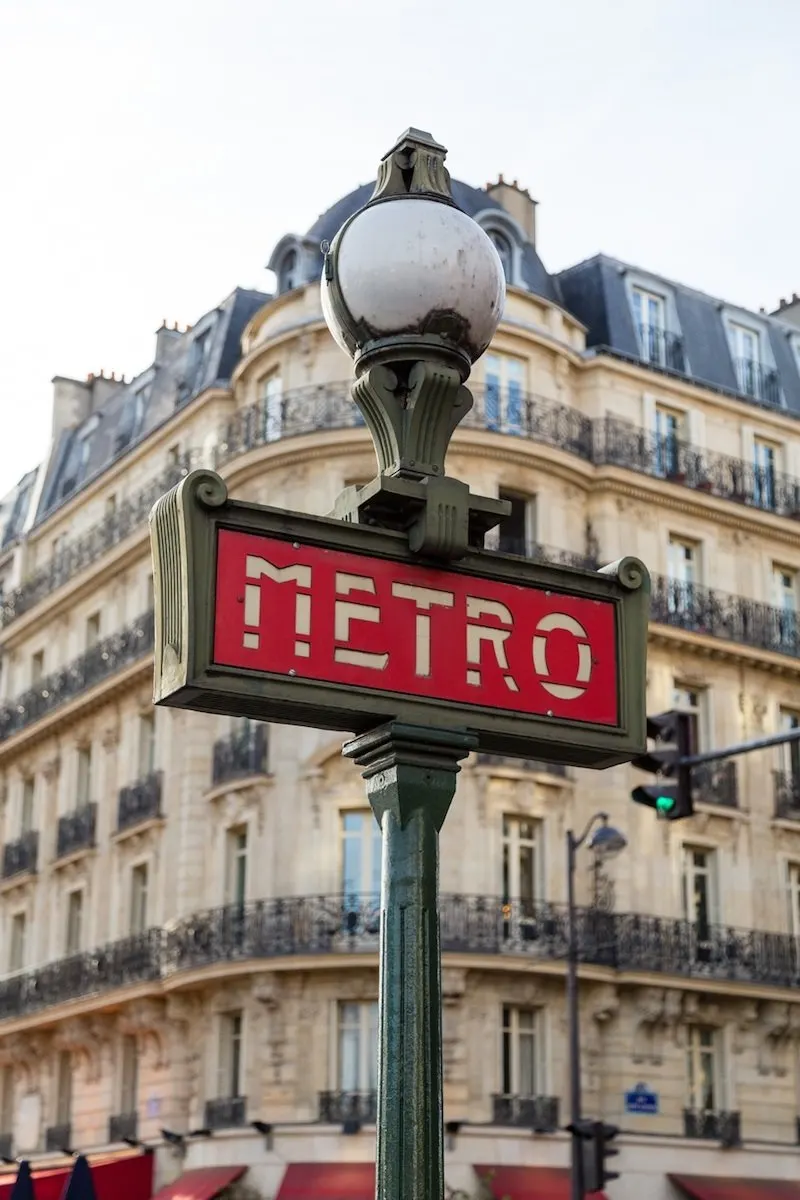 paris metro sign pic