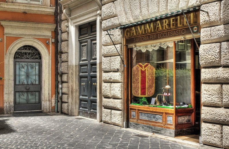 rome souvenirs - haberdashery shop in rome pic by ronnie r 