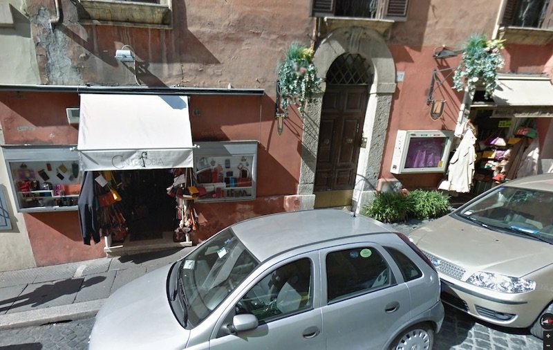 rome shopping street view pic