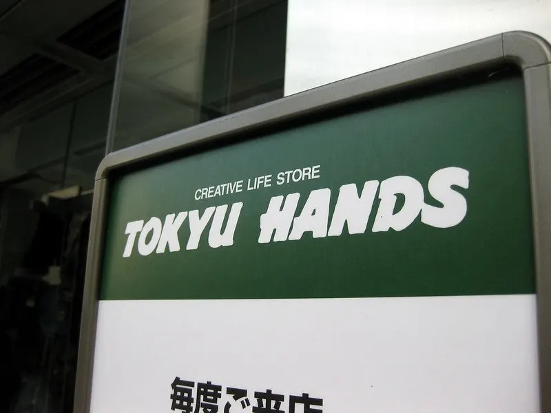 tokyo hands sign by leon brocard 