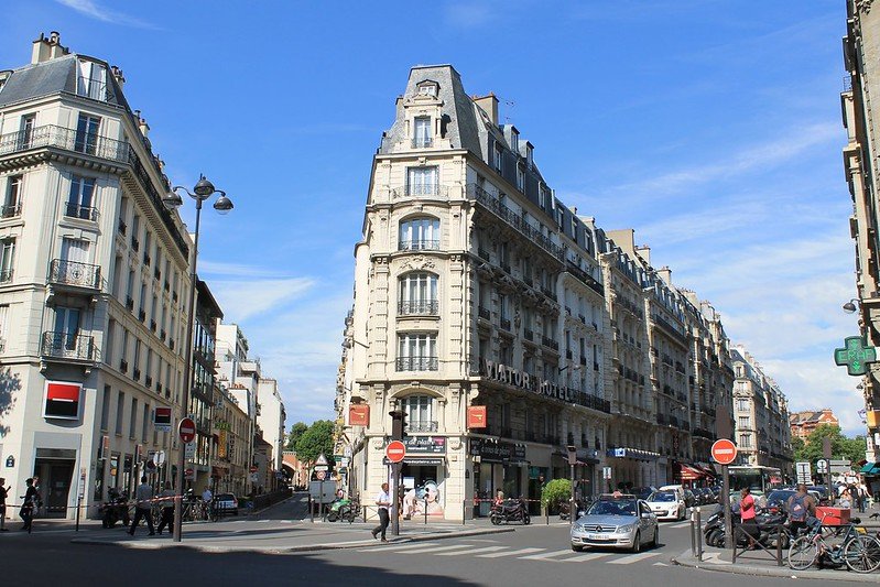 paris city streets pic