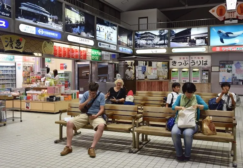 hiroshima-day-trip-to-miyajima-island-ferry-terminal 800