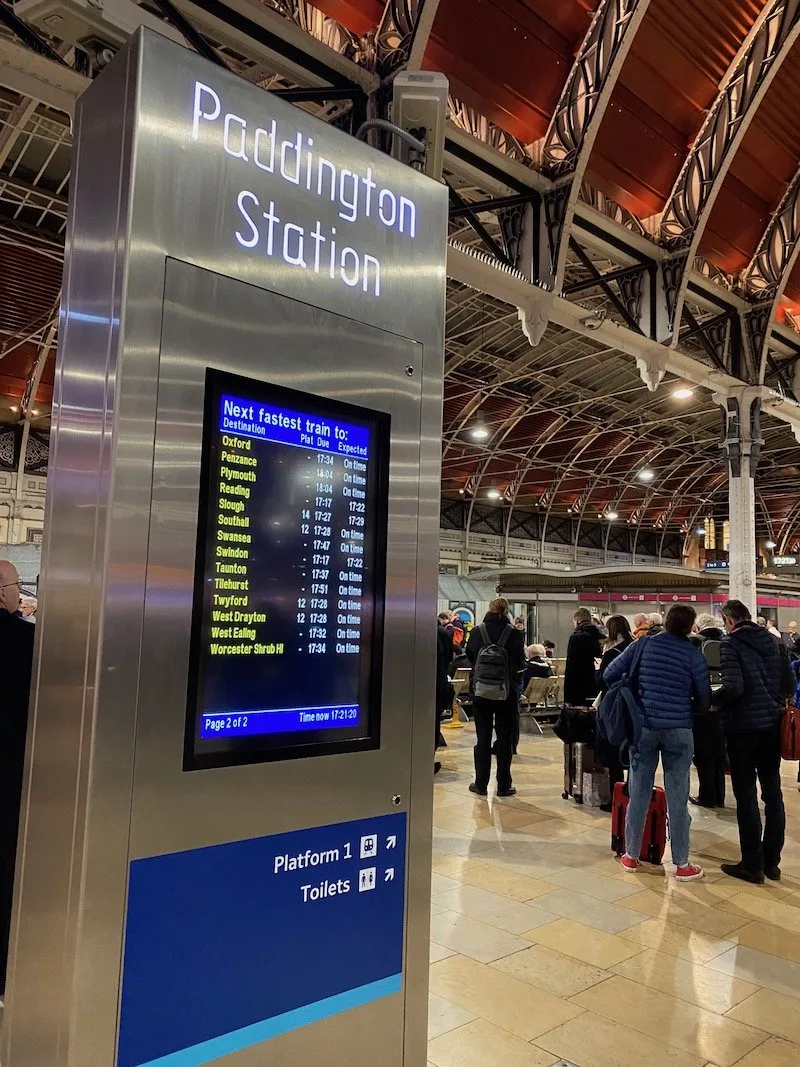 paddington bear statue at paddington station pic