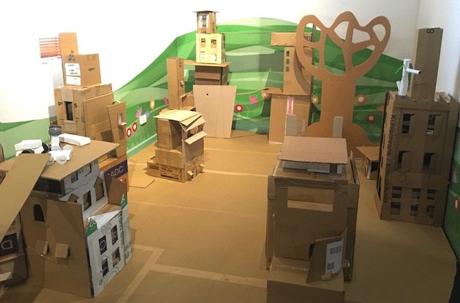 play-school-presenters-box-city pic