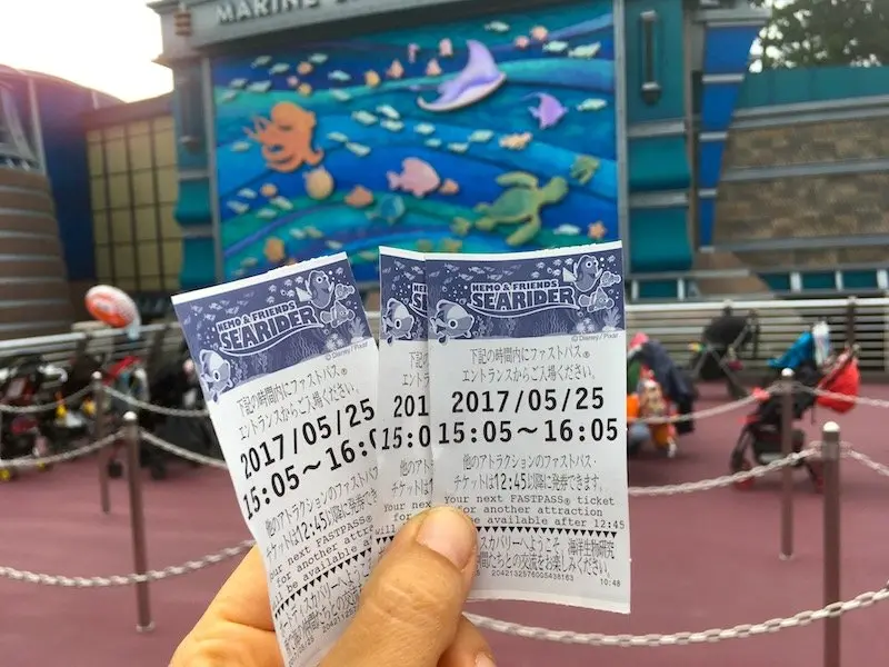 disney japan - nemo and friends ride fast passes pic 800