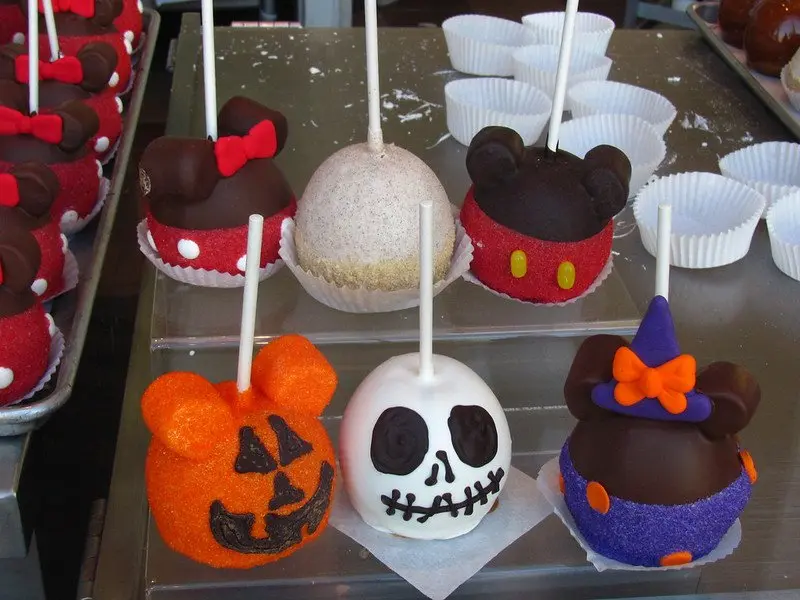 disneyland halloween candy apples pic by loren javier