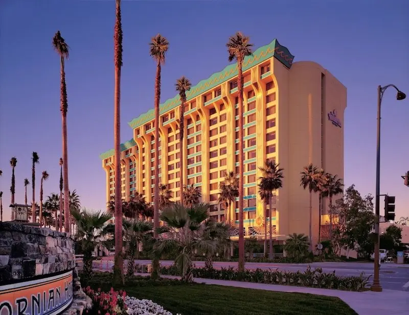 disneys-paradise-pier-hotel-disneyland-via-hotel