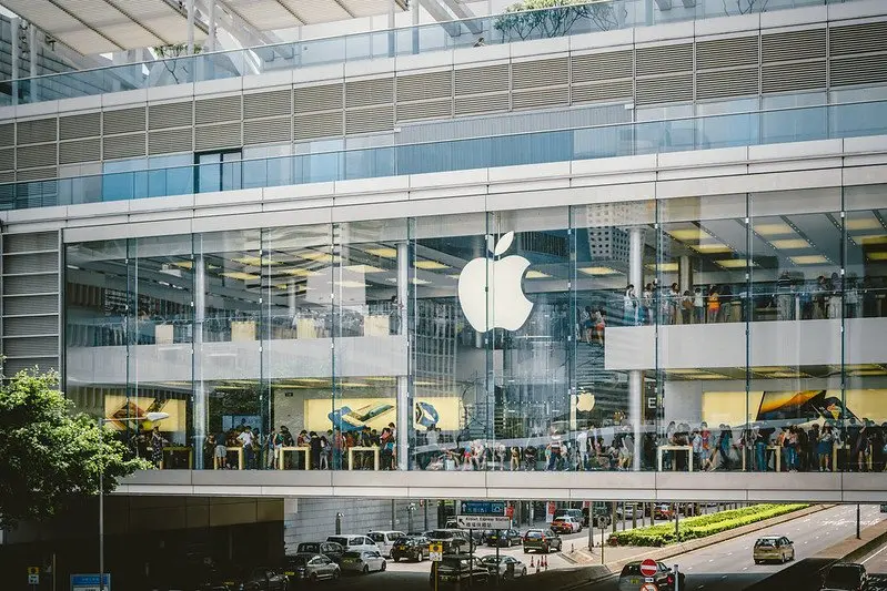 IFC shopping mall apple store by hands johnson