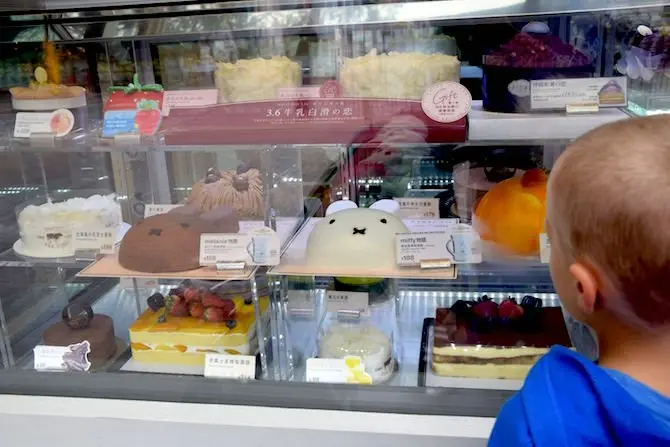 Image - best foods to try in hong kong cake shops