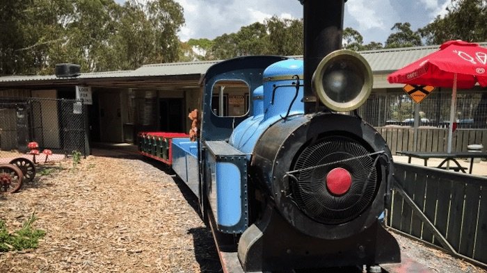 Photo-Yarralumla-Weston-Park-Railway