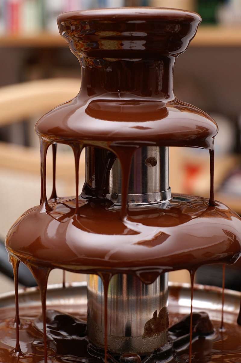 chocolate fountain machine by alexander klink wikimedia
