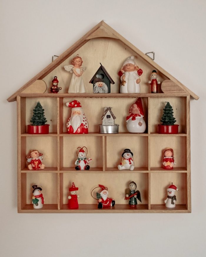 HOW TO DISPLAY TRAVEL SOUVENIRS & WHAT TO COLLECT!